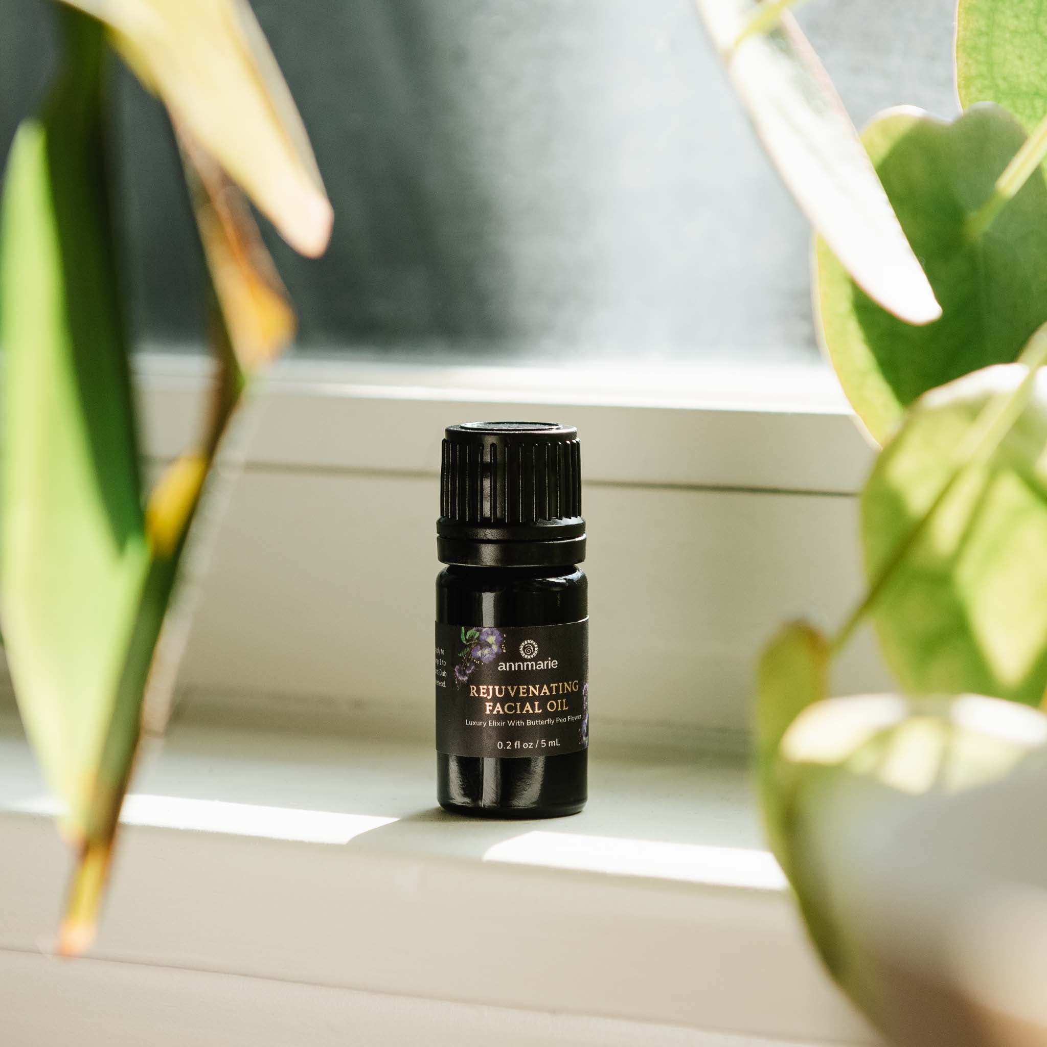 pdp_rejuvenatingfacialoil_5ml_miron_lifestyle.jpg